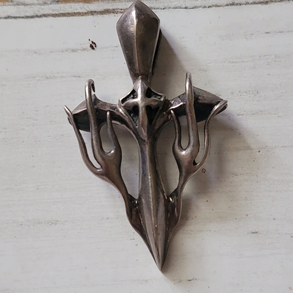 Heavy | 925 | Gothic Cross Pendant | EUC - Picture 4 of 9